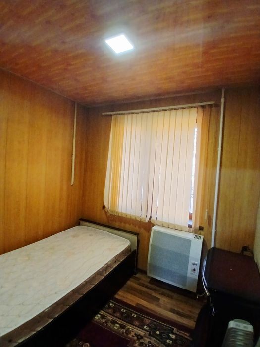 Продаётся 5 х комнатная квартира вторичка 2 квартиры в 1 этаже