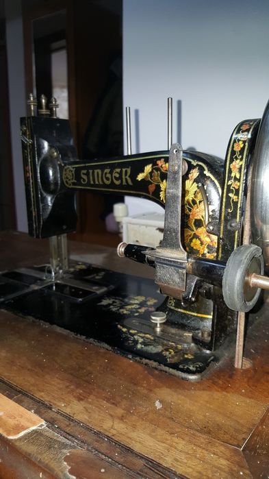 Mașina de cusut Singer Adria