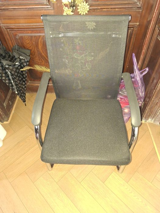 Scaune office foarte elegante