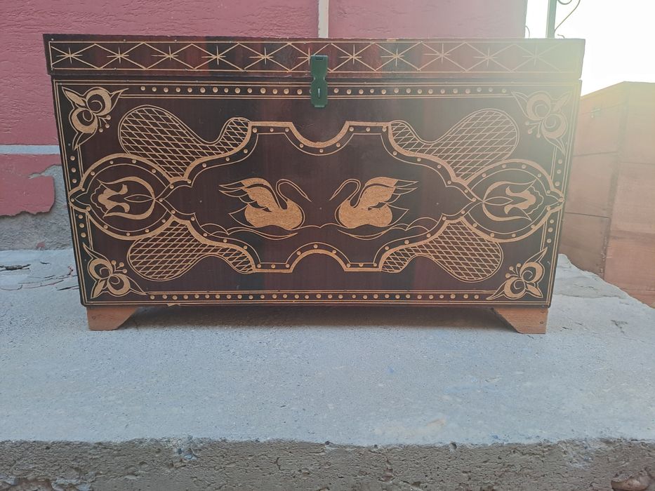 Сандық сатылады .