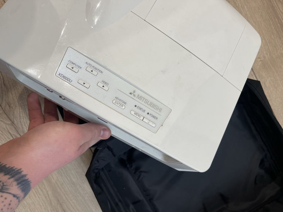 Проектор Mitsubishi