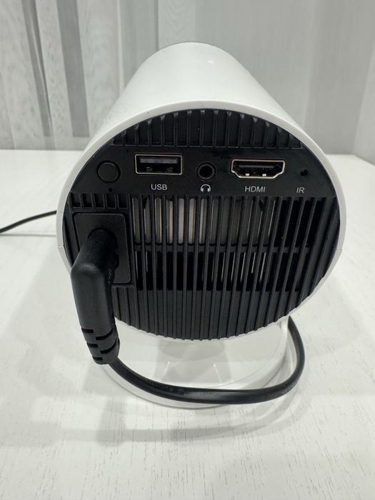 Продаю мультимедиа проектор