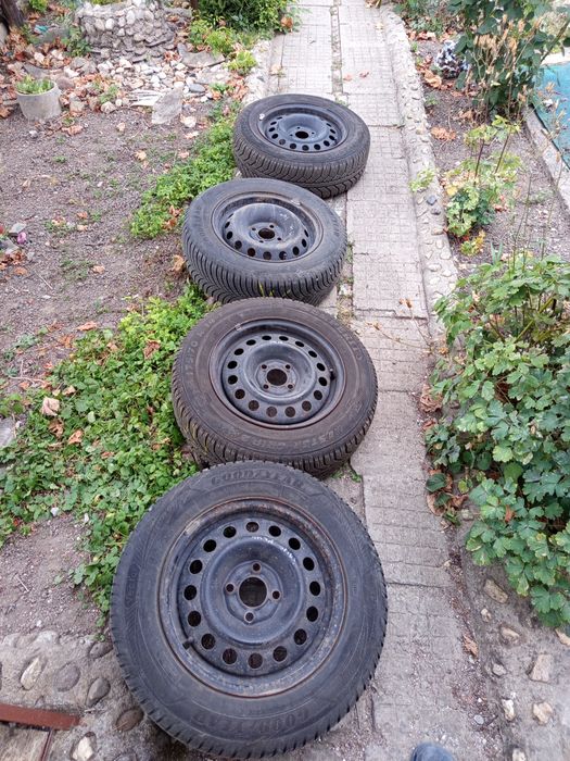 Зимни гуми Semperit и Goodyear