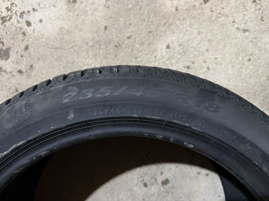 235 40 18 Pirelli Cinturato all season