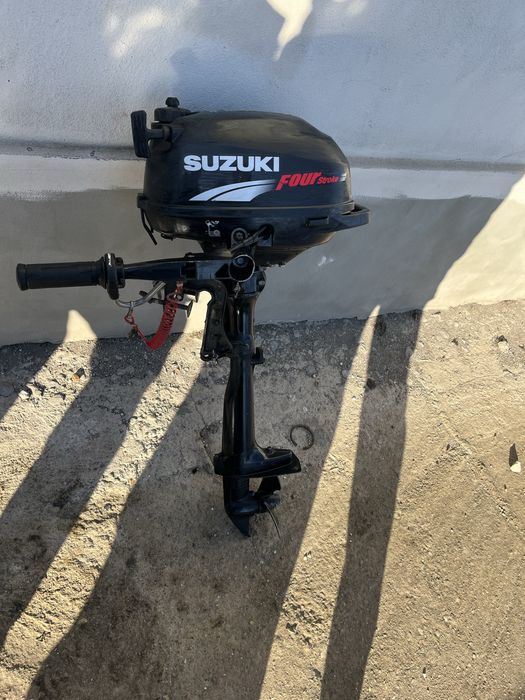 Извънбордов двигател за лодка Suzuki 2.5коня