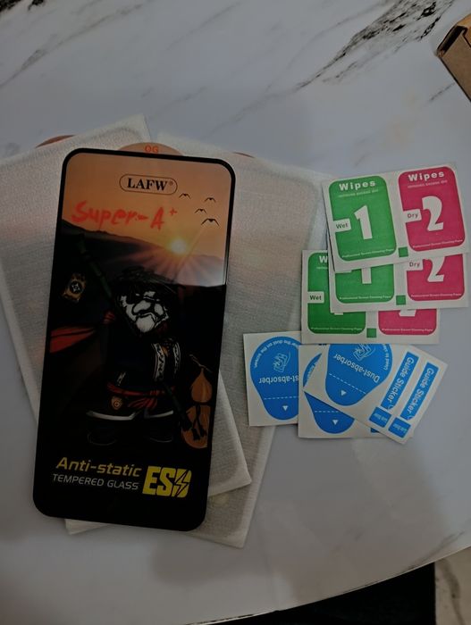 Продам 3 защитных стекла Самсунг А36