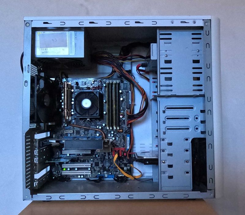 Calculator retro - perfect pentru jocuri vechi (gt620, 4 GB RAM, win7)