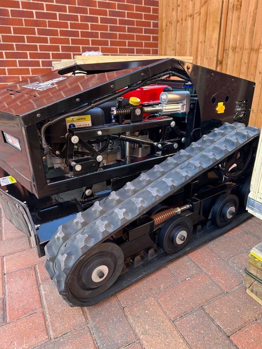 Cositoare robit de tuns iarba inalta, actionat prin telecomanda