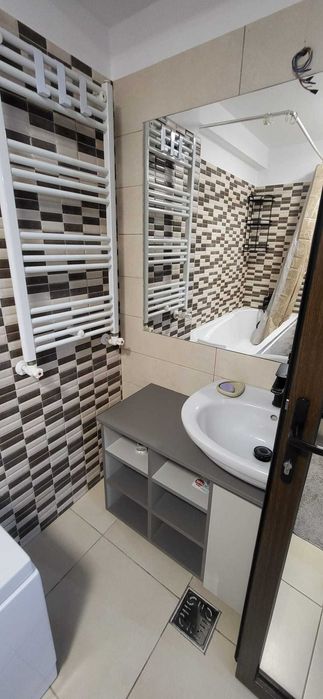 Apartament 3 camere | CUG | 69 mp + balcon închis | 2 băi | Renovat | 600 €
