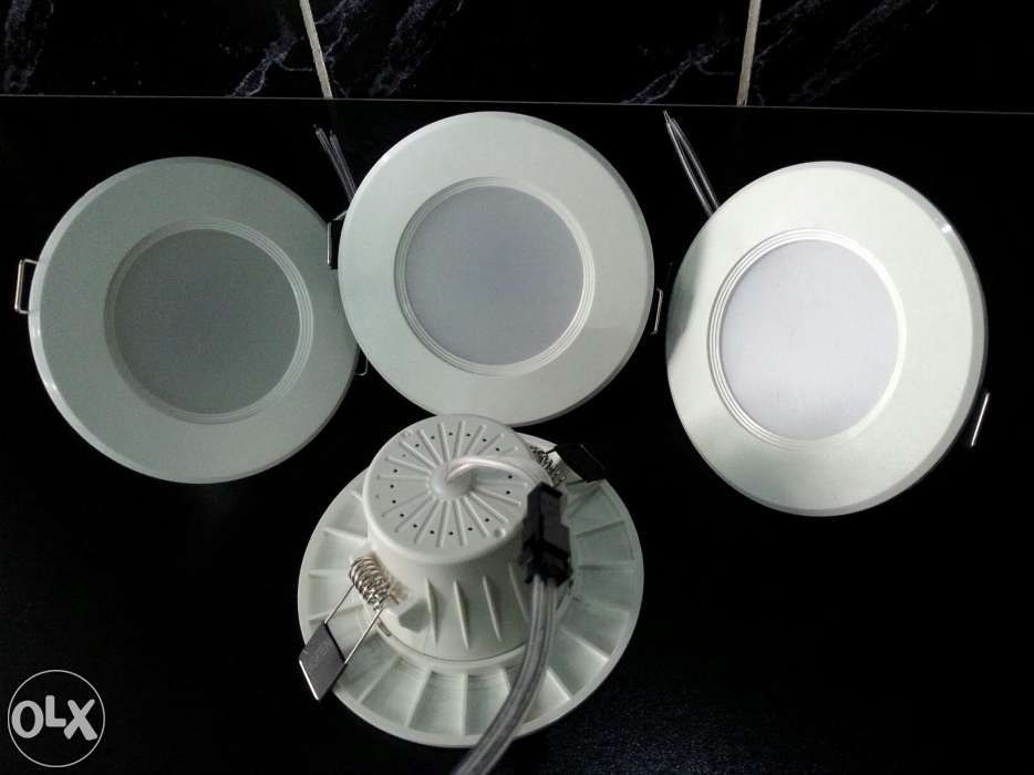 Vand 4 spoturi cu led consum 5W putere lumina 50W 100 lei