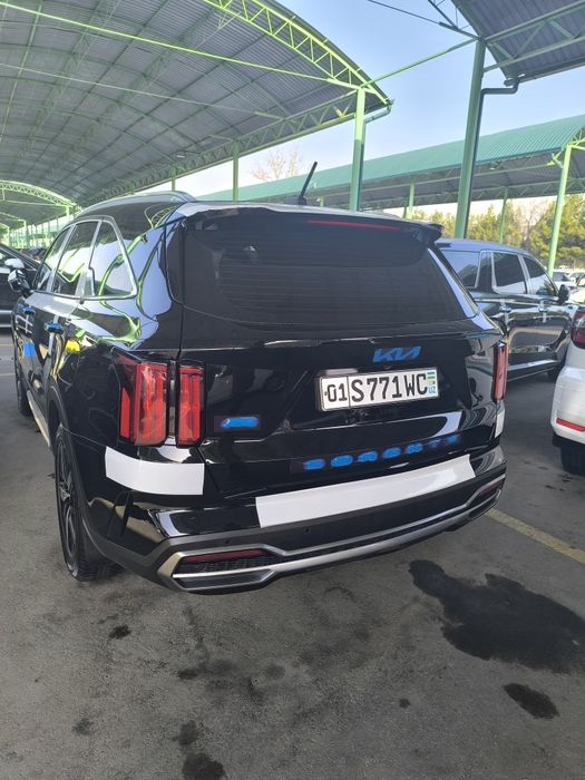 Kia.Sarento.2.5 M.2022yil Qora.7 kshlik