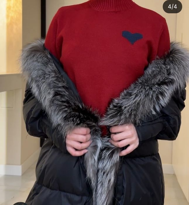 Продаётся зимний пуховик с чернобуркой.