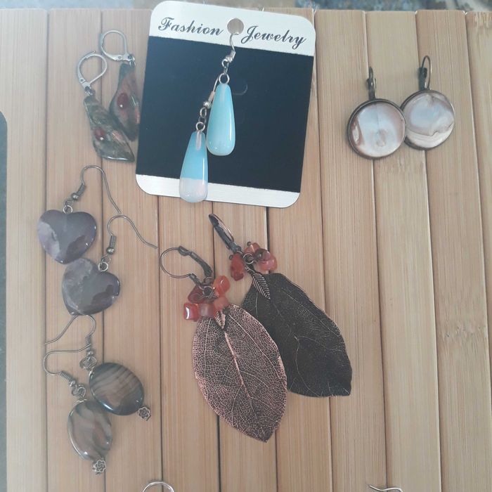 Обеци от естествени камъни