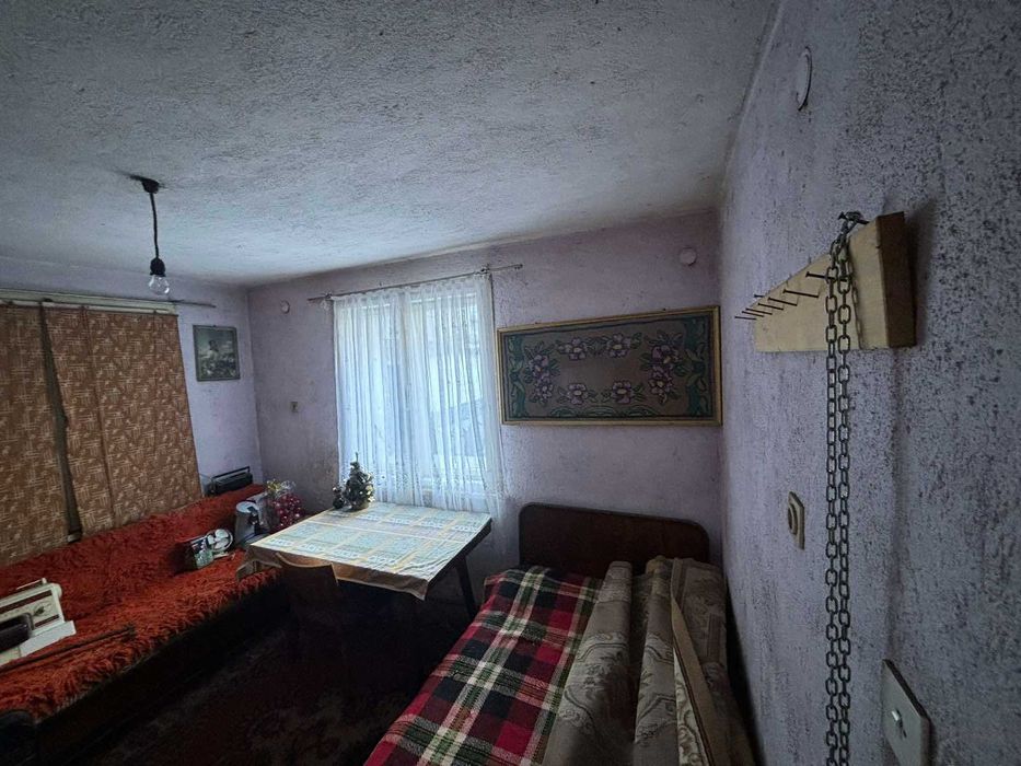 ЕТАЖ от КЪЩА с РЗП 120 кв.м, двор 150 кв.м, град Карлово