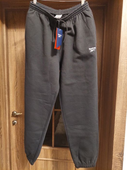 Продам спортивный костюм.