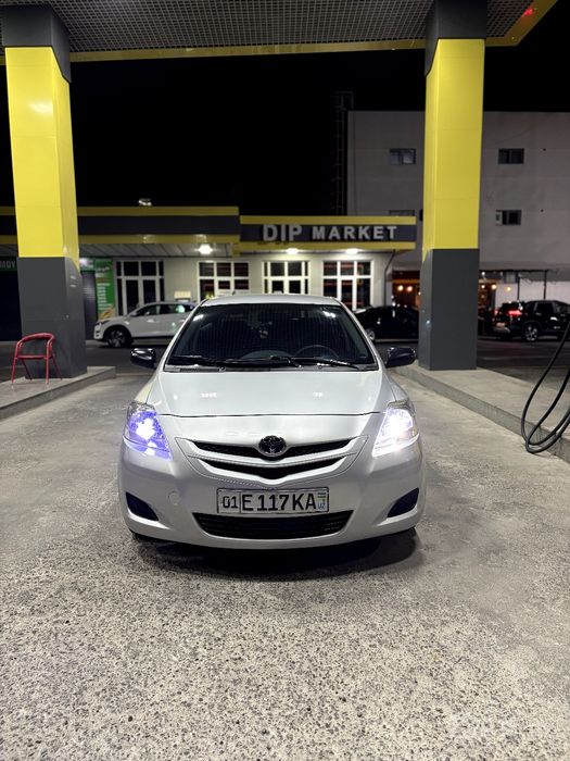 Yaris 2007 yil Toyota srochna sotiladi