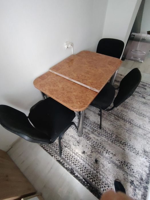 Vând 3 scaune preț 100