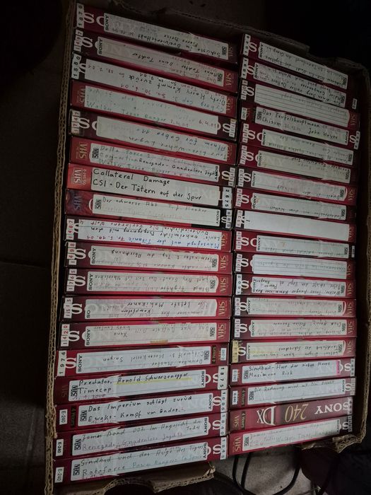 Vând 74 casete video VHS originale Sony ,colecție de filme actiune,sf