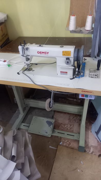 Продам  швейный машинку