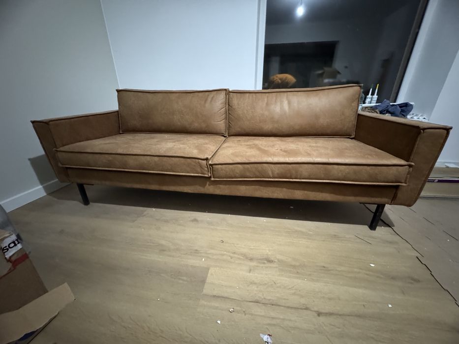 Canapea moderna cu cadru metalic
