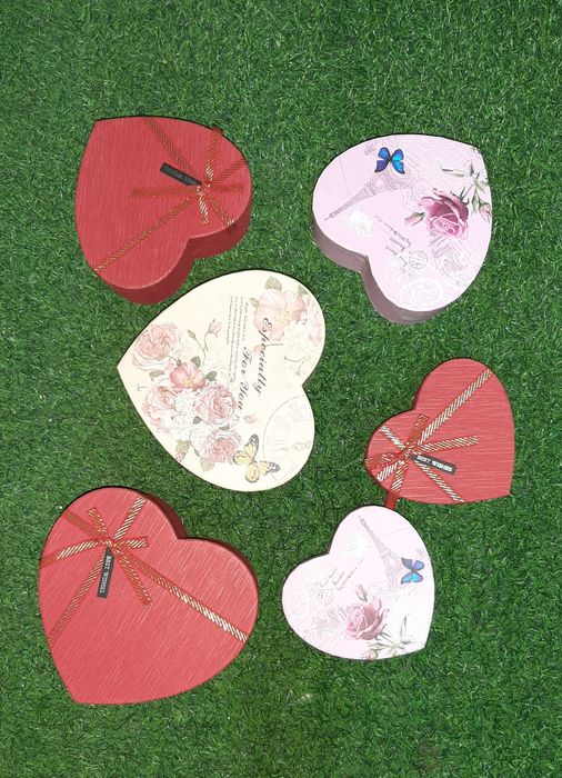 Коробки свечи игрушки