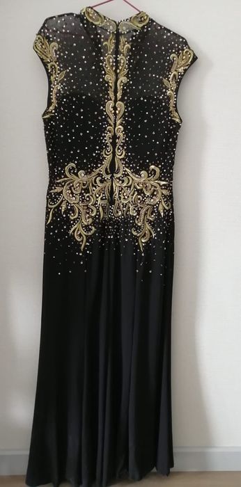 Платье вечернее с камнями черное