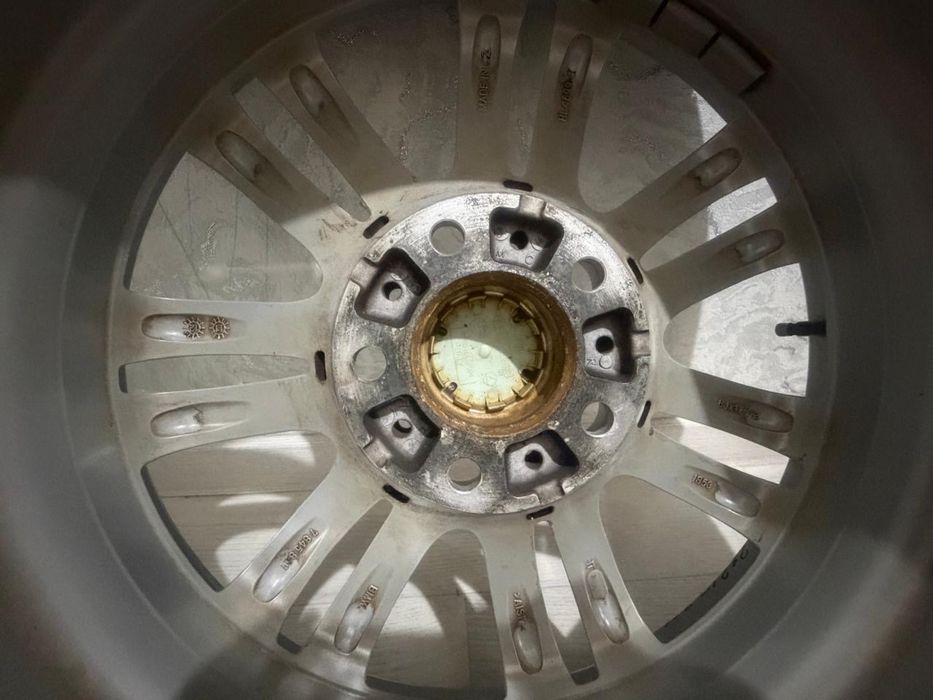 Продам диски бив R17 разноширокие