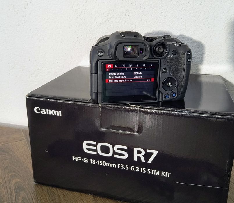 Canon Eos  R7 + obiectiv RF 18-150mm  IS STM