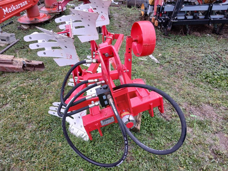 Плуг обръщателен за малък трактор