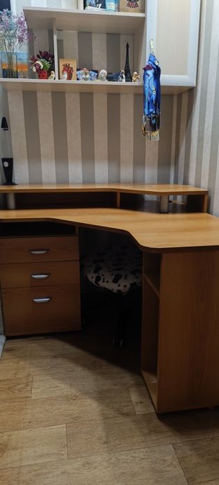 Стол  письменный