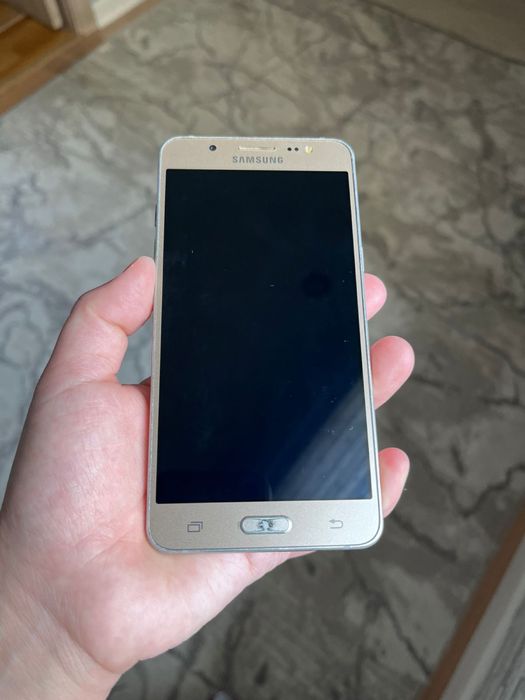 Samsung J5 16гб без коробки