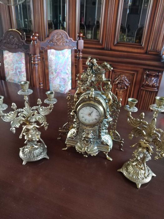 Каминен часовник и два свещника