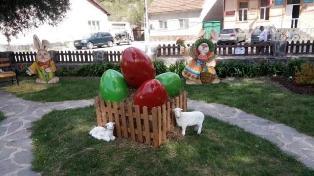 Iluminat Festiv Paste, decoratiuni luminoase Paste, figurine luminoase