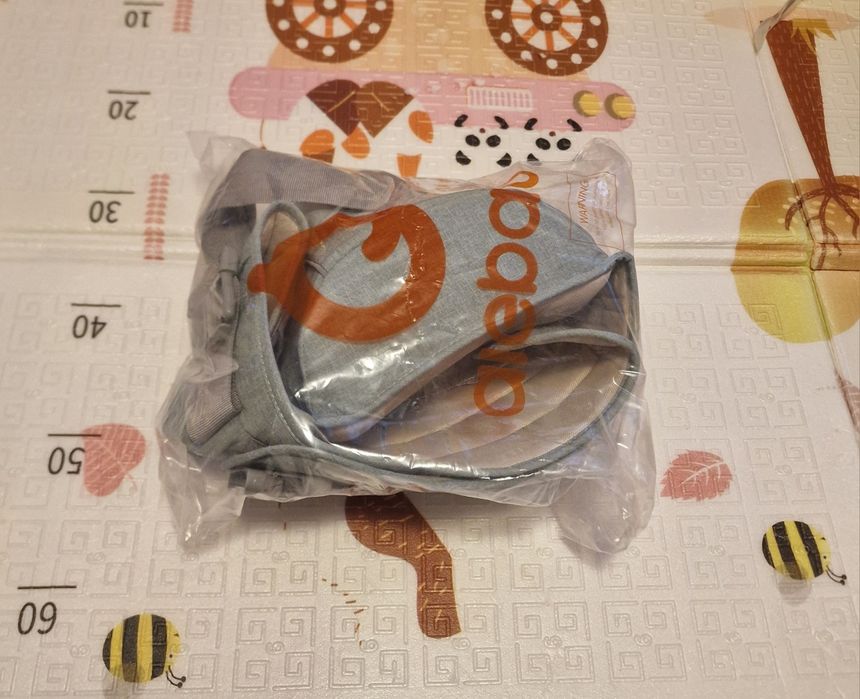 ЧИСТО НОВ Ергономичен хип ситър (седалка за носене на бебе)