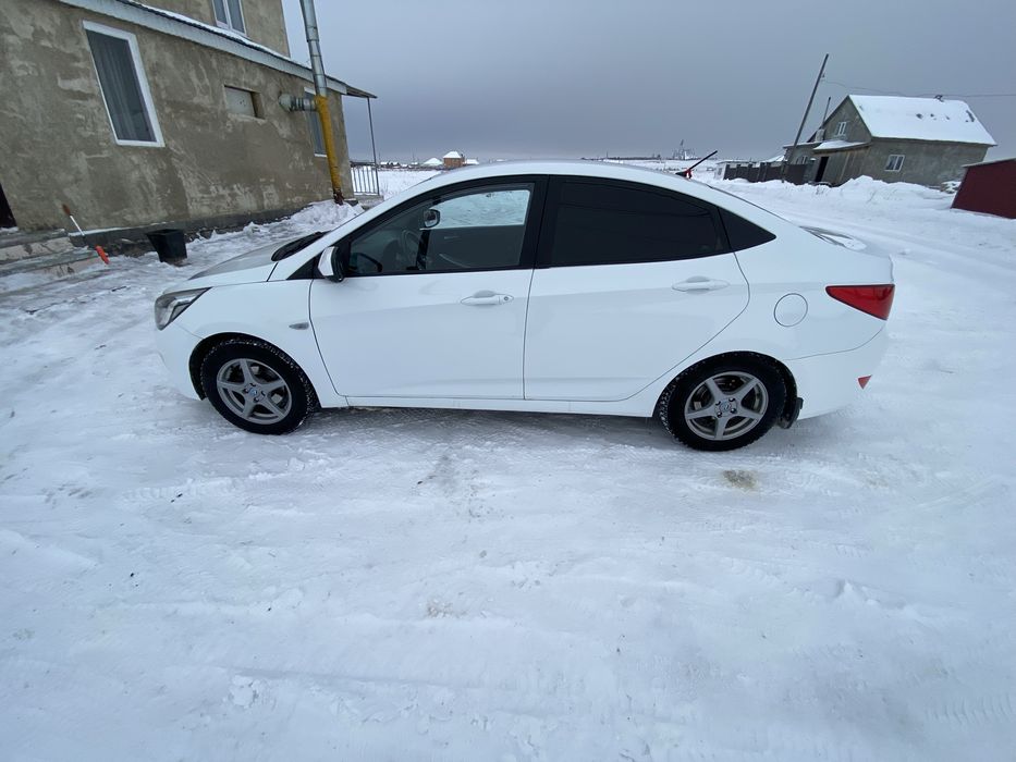 продам машину хендай акцент 2015