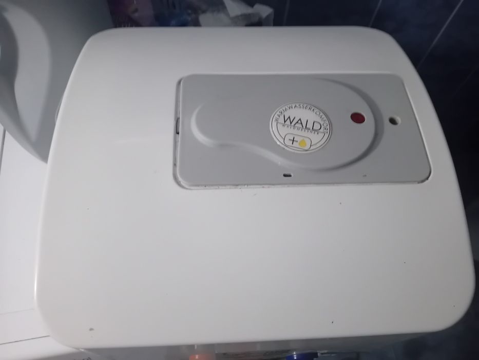 Vând boiler electric