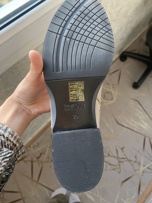 Бежевые кожаные сапоги