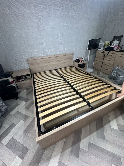 Продам кровать двуспальная 200/160
