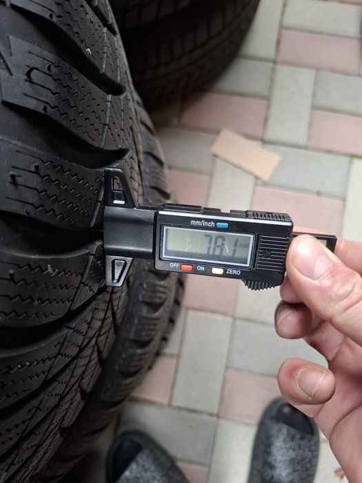 Set 4 anvelope Bridgestone iarna 215 55 17