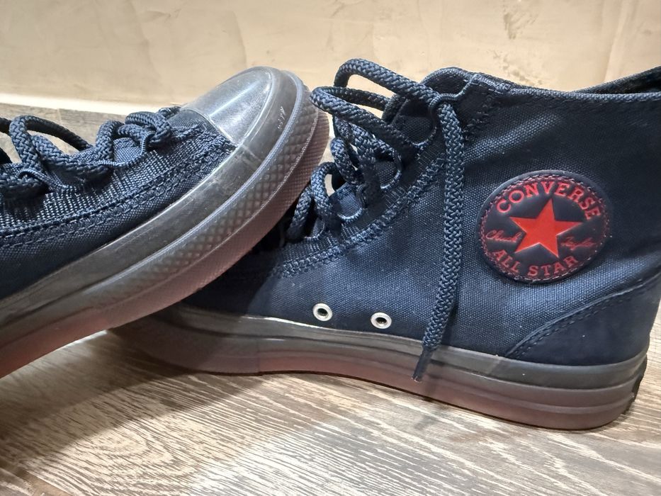 Продавам кецове Converse