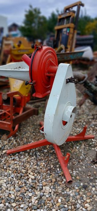 Moara pentru tractor