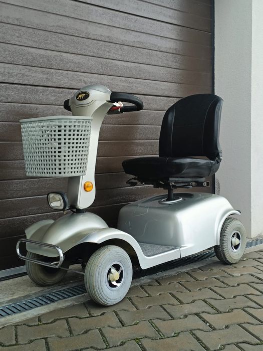 Carucior scuter scaun electric handicap carut tricicleta dizabilitati