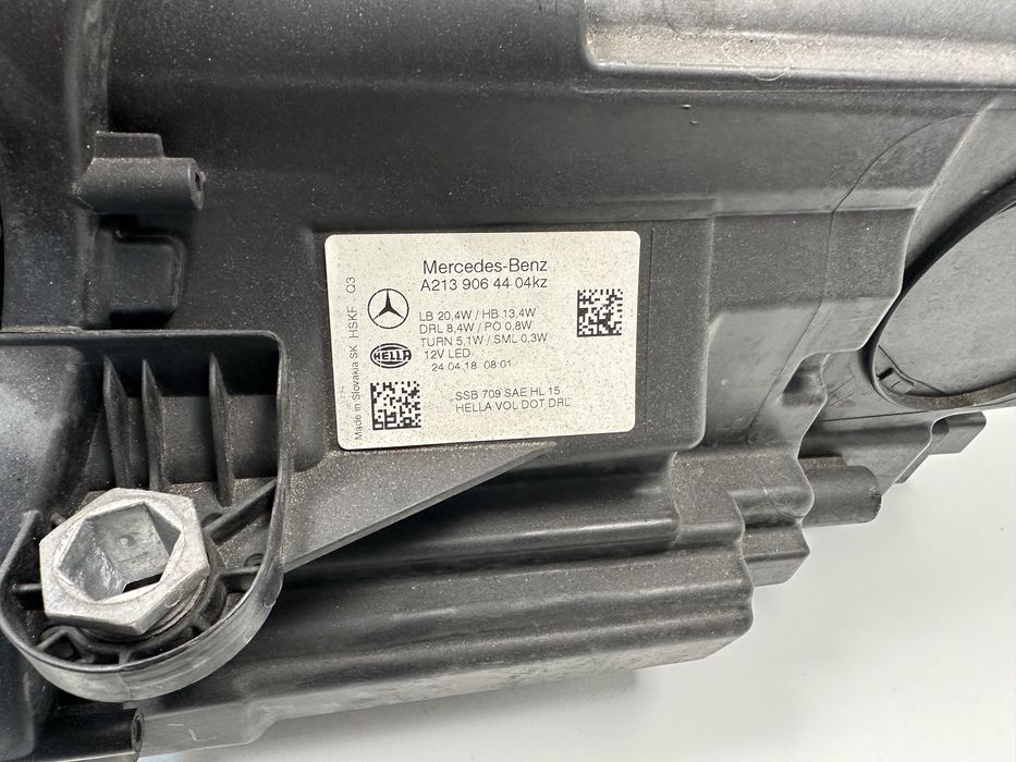 Фар само десен - USA - W213