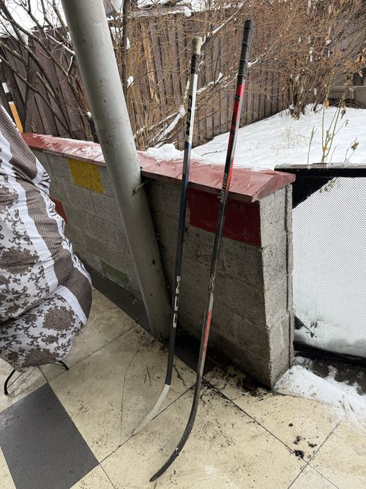 Продам хоккейные клюшки