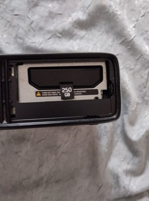 Vând Xbox 360 slim