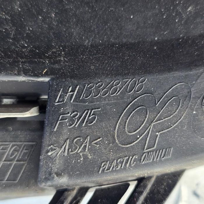 Grila proiector stanga Opel Astra J Facelift