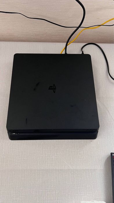 Sony play station 4 slim