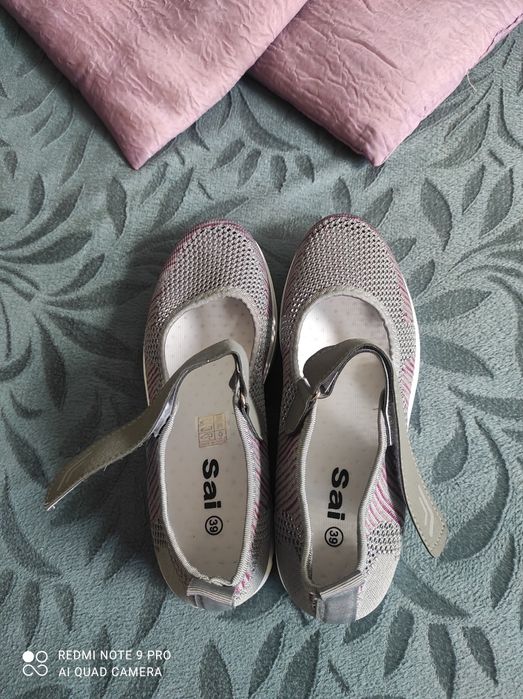 Чисто нови дамски обувки