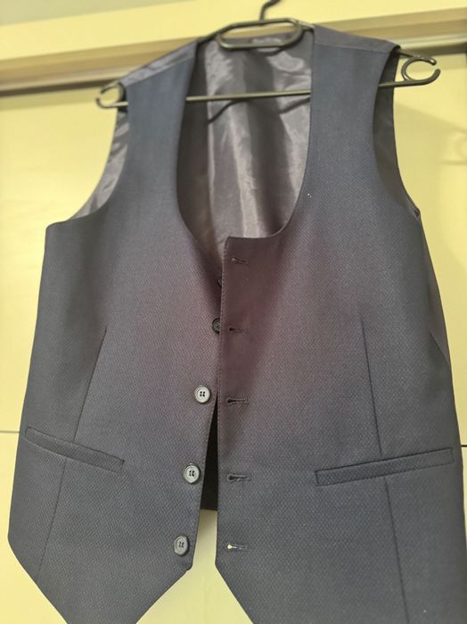 Vând costum AGIBOSS