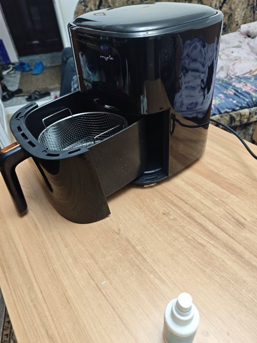 Vând. Air fryer Myria